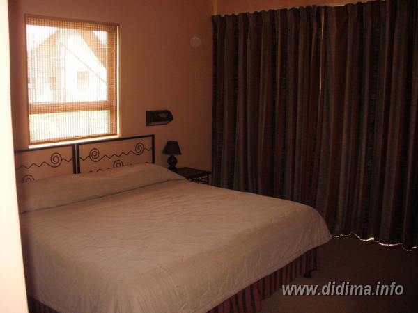 didima camp 4 bed chalet5.png